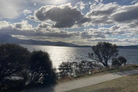 Spacious Modern Home Outstanding Views Sleeps 9 Hobart Bagian luar foto