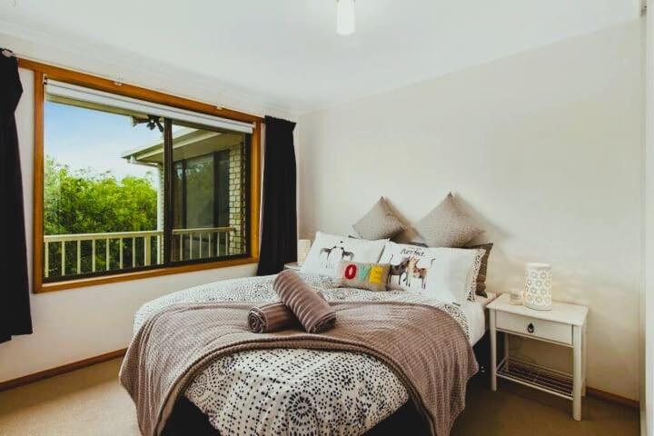 Spacious Modern Home Outstanding Views Sleeps 9 Hobart Bagian luar foto