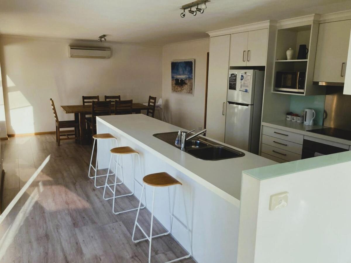 Spacious Modern Home Outstanding Views Sleeps 9 Hobart Bagian luar foto
