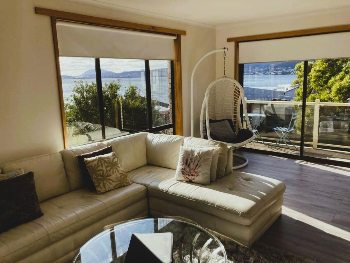 Spacious Modern Home Outstanding Views Sleeps 9 Hobart Bagian luar foto